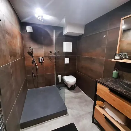 Chalet La Louve, 1650- 15 Personnes Jacuzzi Et Hammam Pistes 70 M,commerces 50m Courchevel