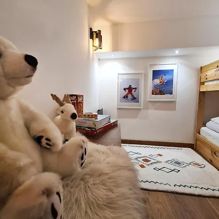 Chalé La Louve, 1650- 15 Personnes Jacuzzi Et Hammam Pistes 70 M,commerces 50m Courchevel